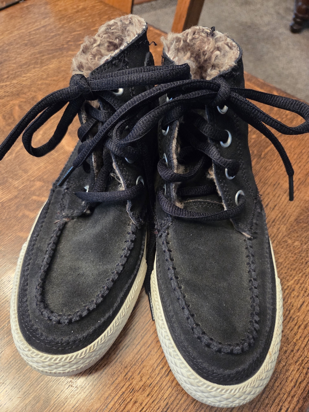 Women's Converse All Star Leather Fleece Lined Black Sneaker - Size 5 1/2 (US)